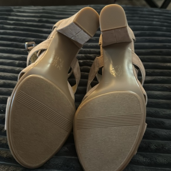 8.5M Naturalizer Taupe/Beige Bootie Style Sandal EUC Worn Twice - Picture 3 of 5